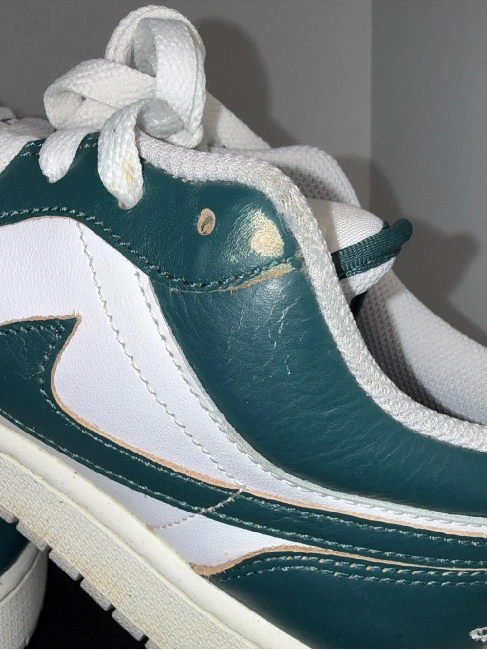 Jordan Men’s Low-Top Sneakers in White and Dark Green size 9.5